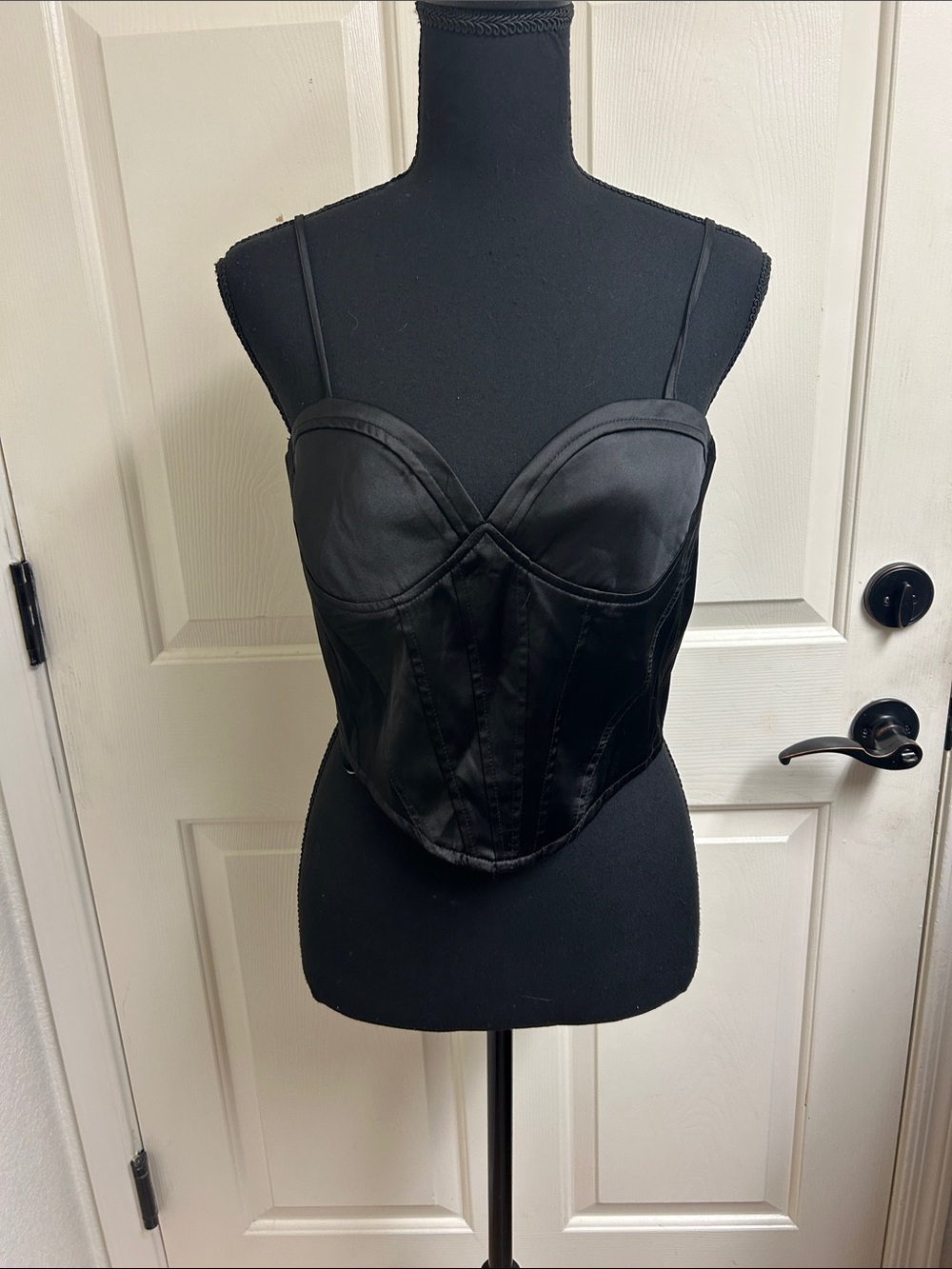 Forever 21 SATIN CORSET CROPPED CAMI, Adjustable straps, Black, Large